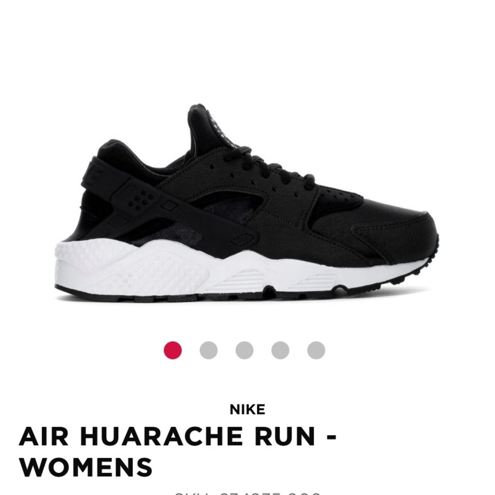 Black women’s Nike huaraches excellent condition